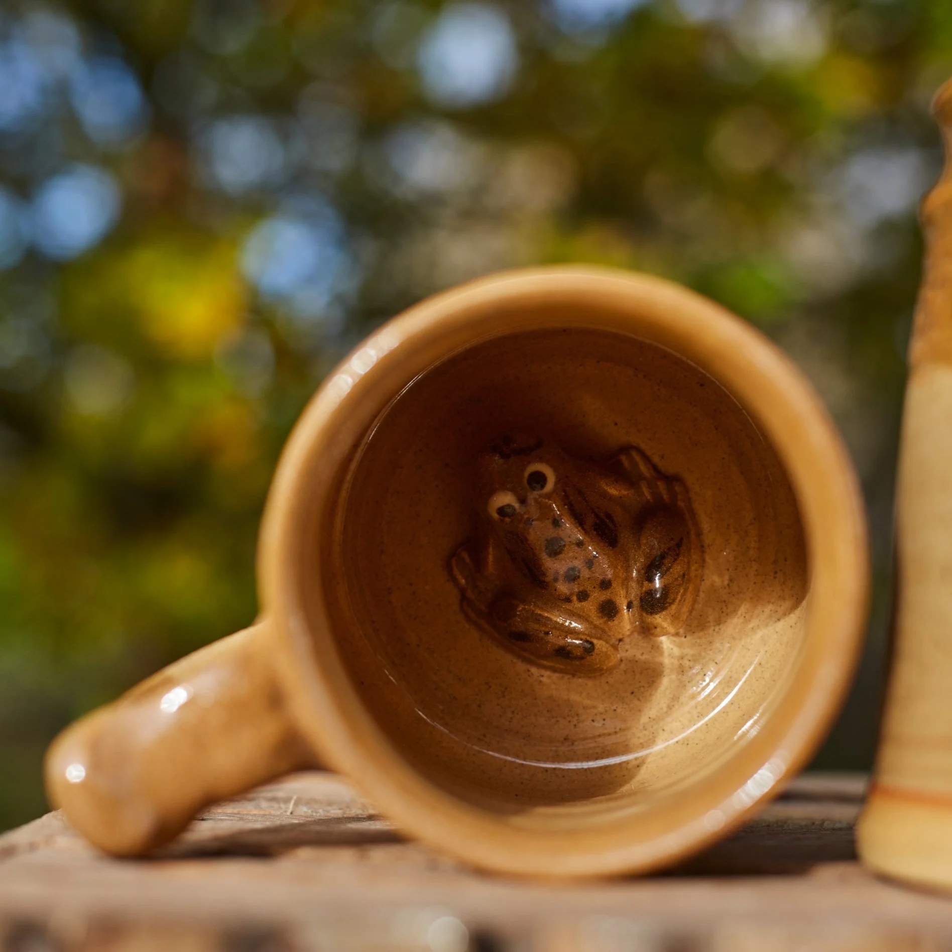 Pottery Mug with Frog - Image 4